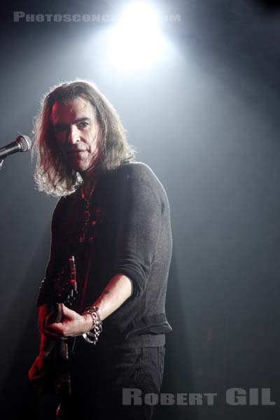 NEW MODEL ARMY - 2013-12-19 - PARIS - Divan du Monde - Justin Edward Sullivan